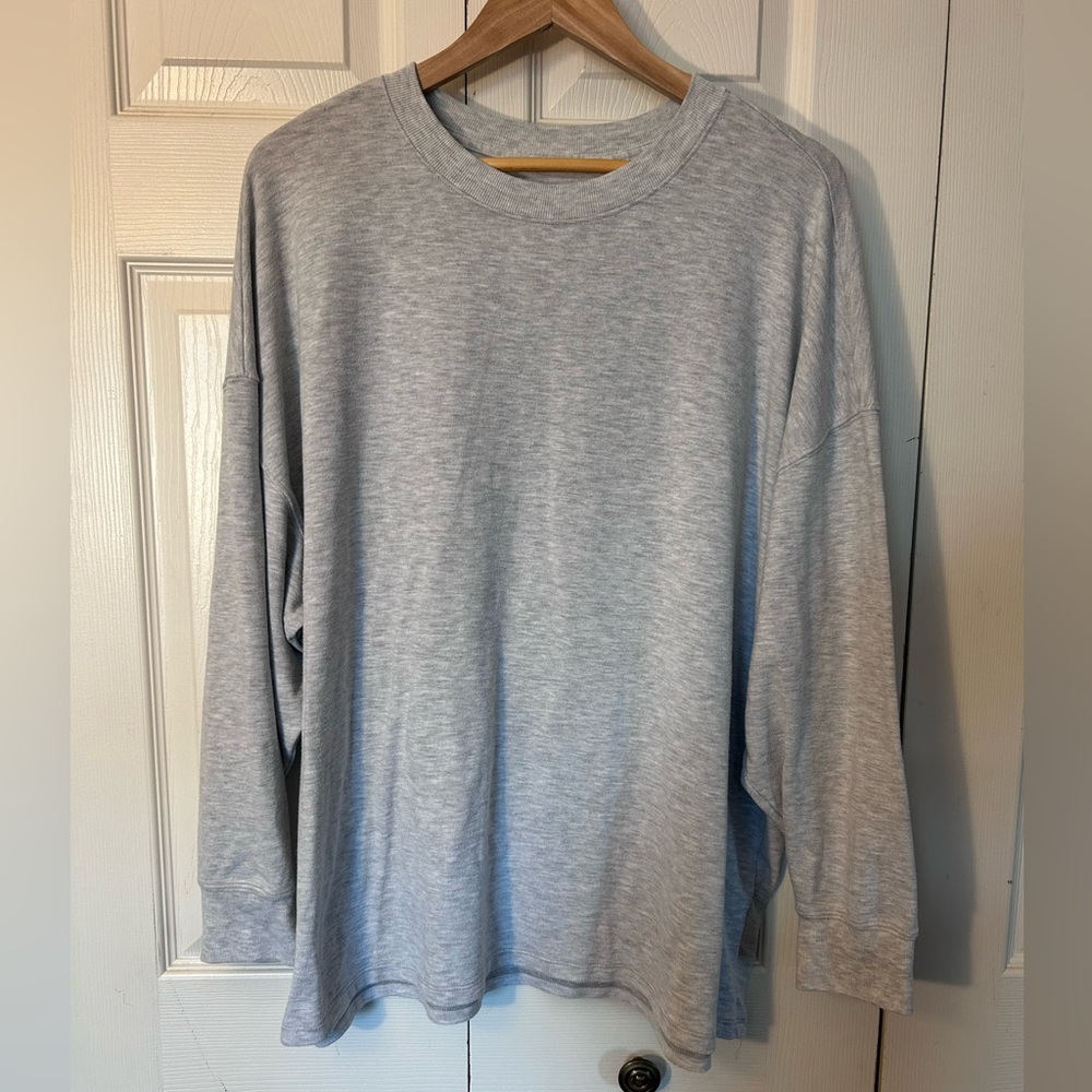 Abercrombie & Fitch Light‎ Gray Crew-Neck Shirt